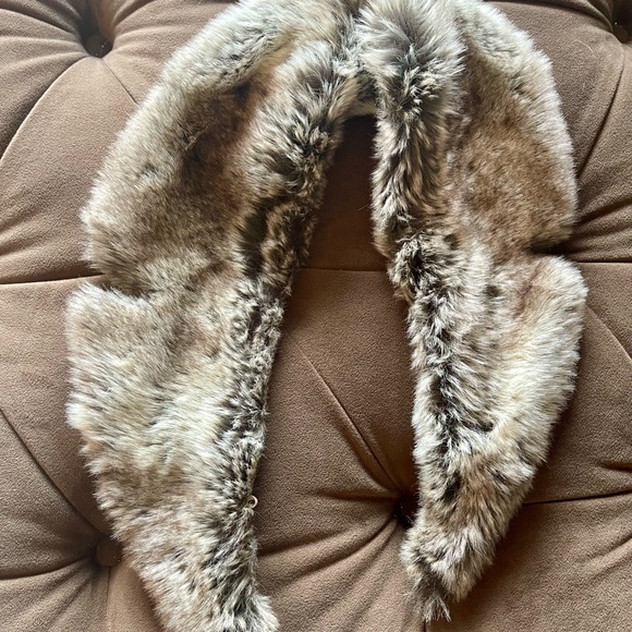 Cream Double-Breasted Women's Peacoat with Faux Fur Collar Scarf and Belt - Picture 2 of 8